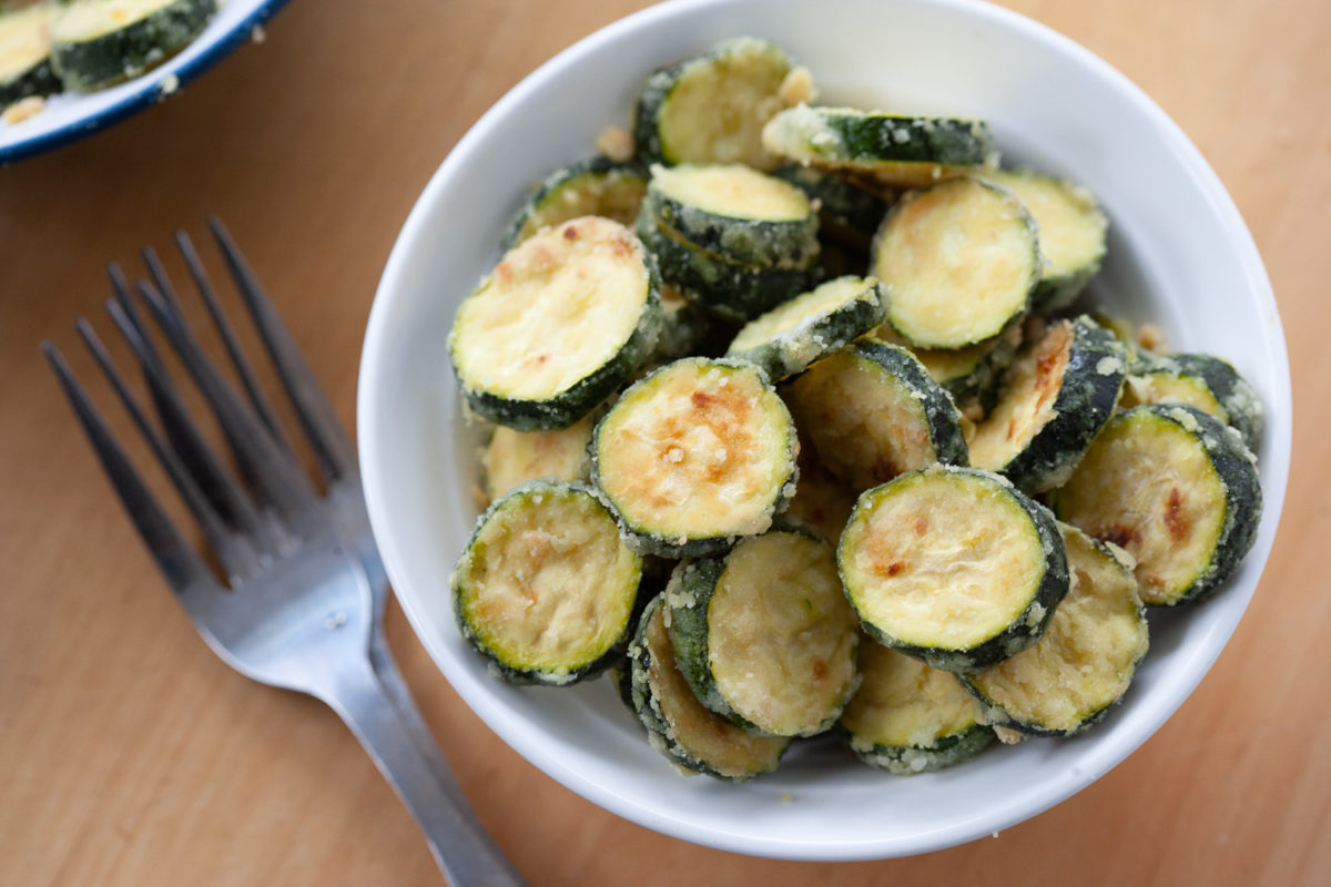 Zucchini chips in a bowl