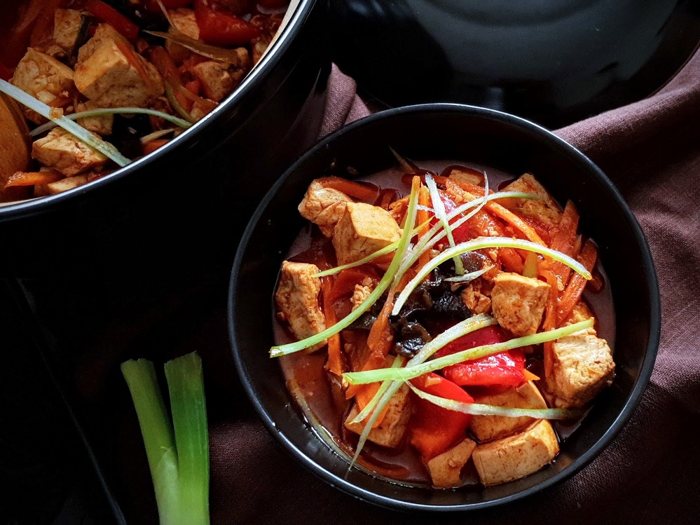 Tofu stew in tamato sauce