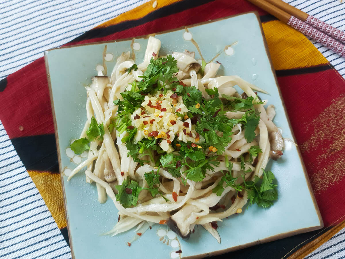 Steamed king oyster mushrooms with garlic and cilantro