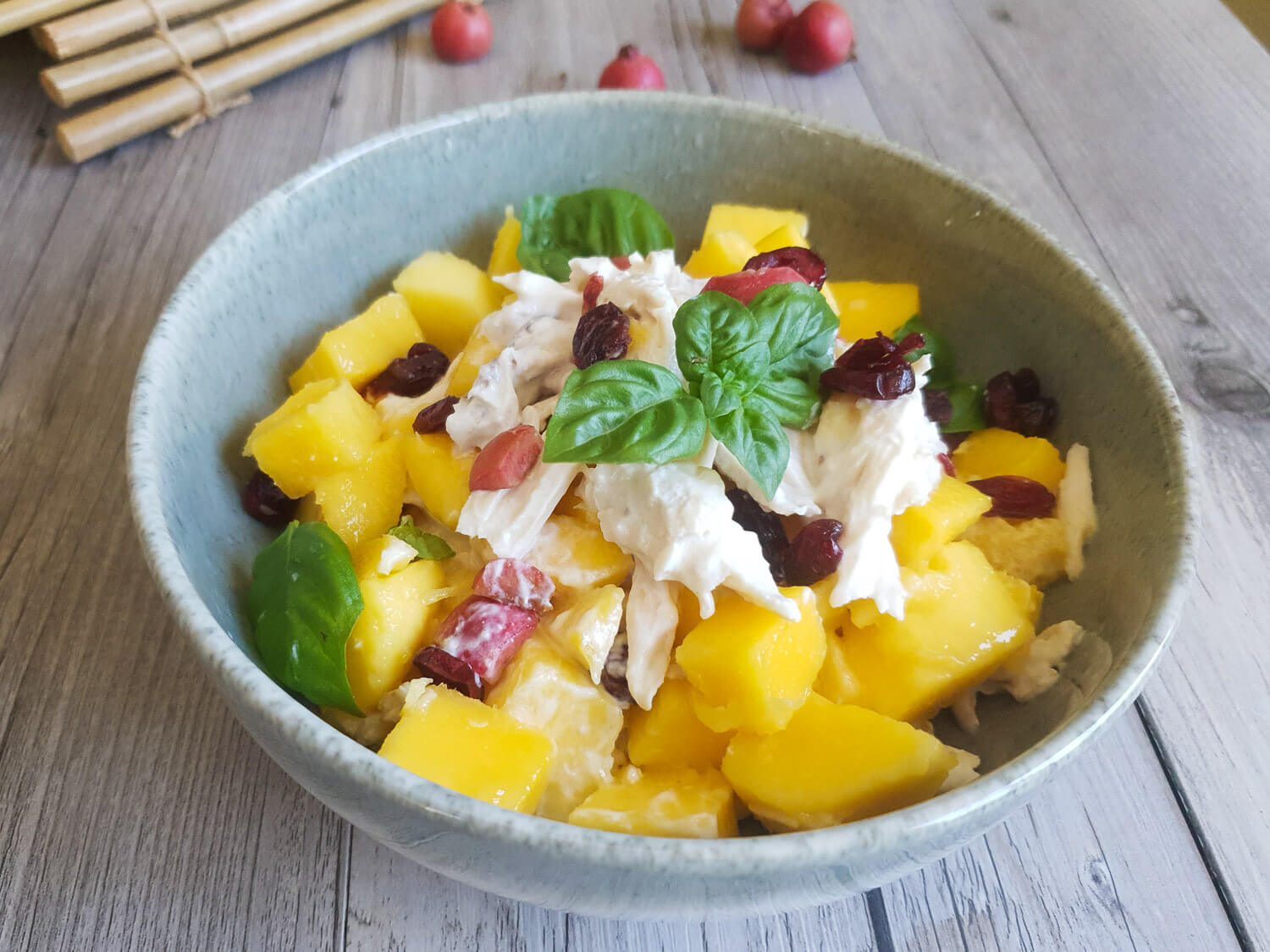 Mango and chicken salad with yoghurt dressing